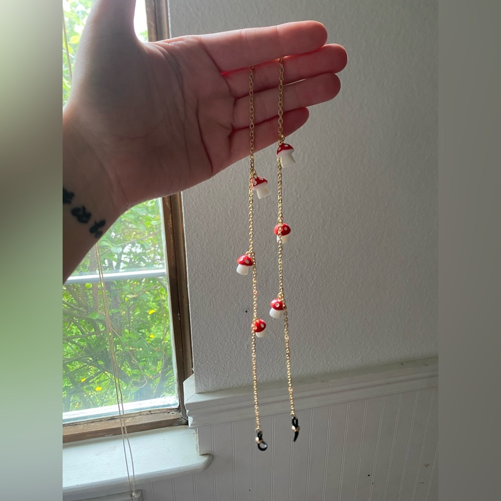 Mushroom glasses chain